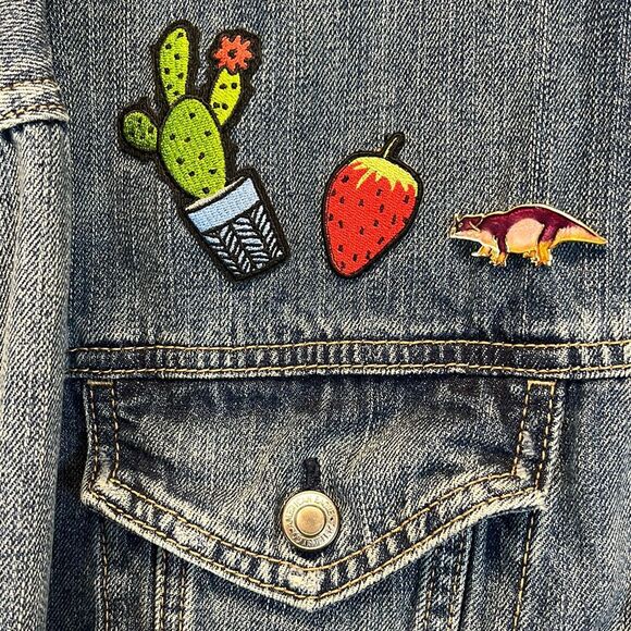 AMERICAN EAGLE Denim Jean Jacket Women's Large Blue Patches Boyfriend Trucker - Picture 5 of 16